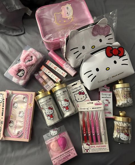 Johnsons Baby, Hello Kitty Room Decor, Hello Kitty Shop, Kitty Makeup, Images Hello Kitty, Hello Kitty Gifts, Hello Kitty Merchandise, Hello Kitty Makeup, Kitty Clothes