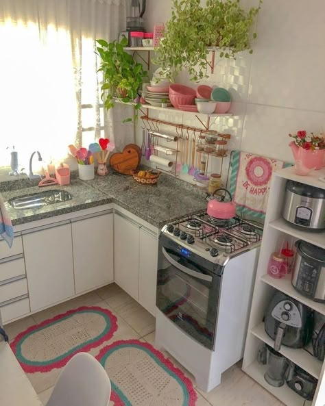 Tiny Kitchen Design, Desain Pantry, Cottage Shabby Chic, Dream Apartment Decor, Small Kitchen Decor, Kitchen Interior Design Decor, Casa Vintage, Simple Kitchen, Cute Kitchen