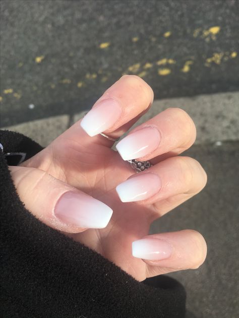 White airbrush tip Acrylic Airbrush Tips Nails, White Airbrush Nail Designs, Nude Airbrush Nails, Airbrush French Tip Nails, White Airbrush Nails, Airbrush Nails Short, Nails Acrylic Short Fall, White Tip Nail Designs, White Tip Acrylic Nails