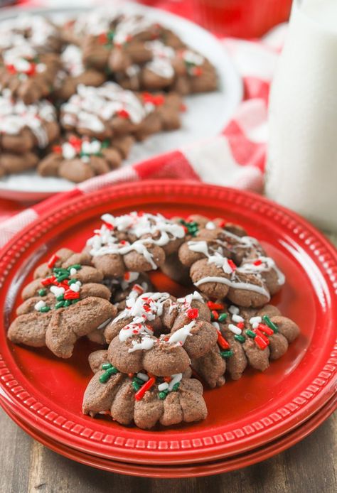 Chocolate Peppermint Spritz Cookies - A Kitchen Addiction Classic Spritz Cookies, Chocolate Spritz Cookies, Cookie Press Recipes, Spritz Cookie Recipe, Christmas Shortbread, Cookie Platter, Holiday Baking Recipes, Easy Christmas Treats, Spritz Cookies