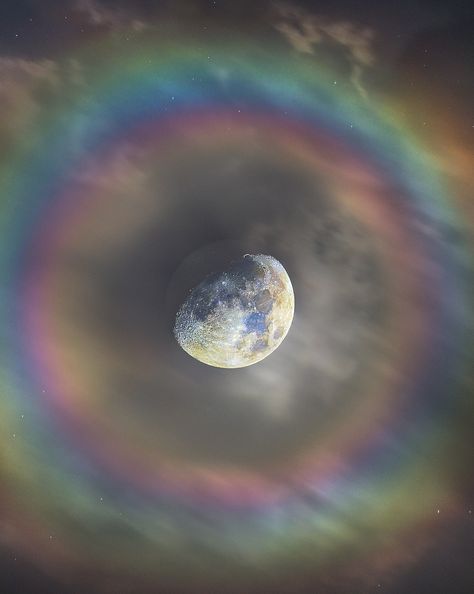 Stunning image shows the moon surrounded by a celestial rainbow | Daily Mail Online Under The Same Moon, Moon Rainbow, Moon Photos, Look At The Moon, Atmospheric Phenomenon, Moon Pictures, Moon Painting, Light Rays, Rainbow Aesthetic