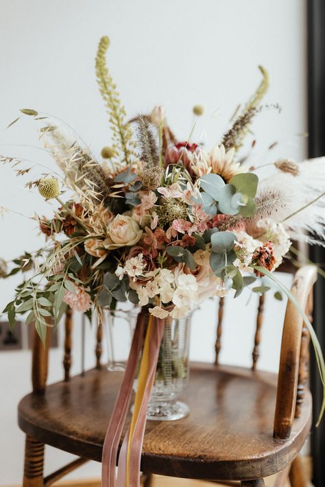 Bridal Bouquet Summer, Velvet Bridesmaid, Rime Arodaky, Dried Flowers Wedding, Boho Wedding Bouquet, Boho Wedding Flowers, Blush Wedding Flowers, Bridal Bouquet Flowers, Velvet Bridesmaid Dresses