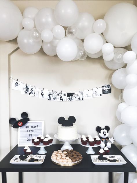 One Mickey Mouse Birthday, Mickey Mouse Birthday Simple, Modern Disney Birthday Party, Aesthetic Mickey Mouse Birthday Party, Homemade Mickey Mouse Cake, Simple Mickey Mouse Party, Minimalist Mickey Mouse Birthday, Modern Mickey Birthday Party, Modern Mickey Mouse Birthday Cake