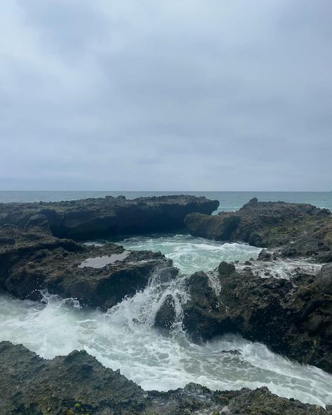 Bright blue tide pools laguna Nigel Tide Pools Aesthetic, Tide Pool Aesthetic, Mermaid Essence, Aquatic Aesthetic, Tide Pooling, Rivers And Tides, Ocean Garden, Daughter Of Poseidon, Tide Pool