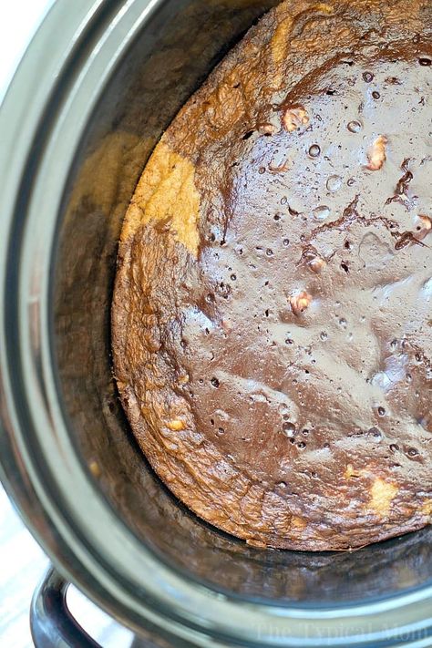 Slow Cooker Dessert, Dump Cake Recipes Chocolate, Chocolate Dump Cake, Chocolate Apple, Chocolate And Vanilla Cake, Devils Food Cake Mix Recipe, Caramelised Apples, Chocolate Apples, Apple Dump Cakes