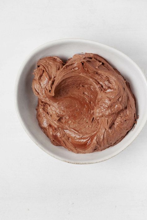 If you love traditional cakes and you love to eat vegan food, then you may have found yourself wondering whether a classic vegan chocolate frosting is possible. The answer: yes! This vegan chocolate frosting recipe is a rich, sweet, buttercream with chocolate flavor. It's easy to make, and it's perfect for cakes and cupcakes. Vegan Chocolate Icing Recipe, Vegan Frosting Chocolate, Vegan Chocolate Glaze, Cashew Frosting Vegan, Vegan Buttercream Frosting, Vegan Chocolate Ganache, Vegan Chocolate Frosting, Chocolate Frosting Recipe, Chocolate Buttercream Recipe