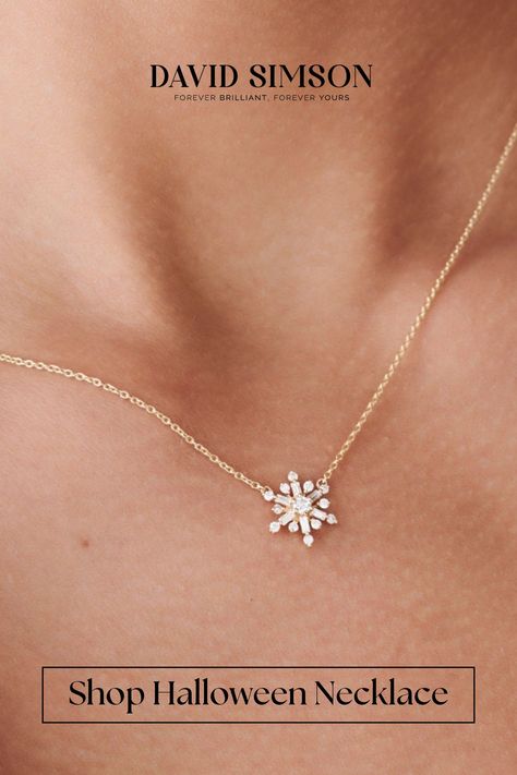 Christmas Gifts Girlfriend, Gifts Girlfriend, Girlfriend Jewelry, Snowflake Necklace, Halloween Necklace, Christmas Gifts For Girlfriend, Necklace For Her, Snowflake Design, Gorgeous Christmas