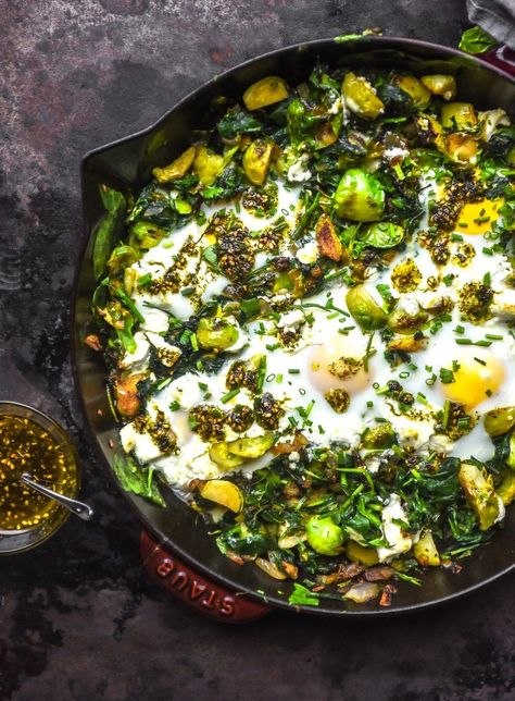 Greek Shakshuka, Spinach Shakshuka, Healthy Savory Breakfast, Green Shakshuka, Pomegranate Mimosa, Green Breakfast, Skip Breakfast, Med Diet, Breakfast And Brunch