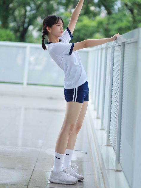 Korean Badminton Outfit, Japan Gym Uniform, School Gym Uniform Aesthetic, Japanese Sport Uniform, Pe Uniform School Korean, Pe Uniform Aesthetic, Gym Outfit School, Gym Uniform School, Japanese Gym Uniform