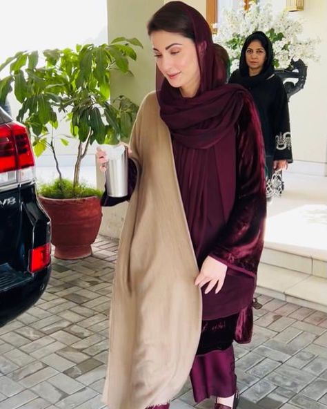 Mariam Nawaz Dresses, Mariam Nawaz, Graceful Lady, Casual Bridal Dress, Maryam Nawaz, Asian Wedding Dress Pakistani, Monday Outfit, Short Frock, Suit Salwar