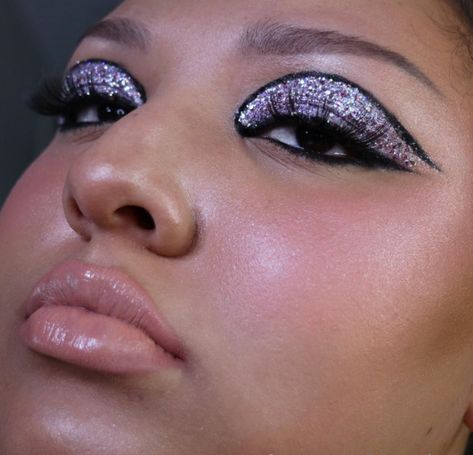 Disco Lights Glitter Eyeshadow Looks Disco Fever Makeup, 70s Inspired Makeup Disco, Makeup Inspiration Hooded Eyes, Mirror Ball Makeup, Motown Makeup, Disco Makeup 1970s Glitter, Glam Rock Makeup 70s, 70s Makeup Look Disco, Disco Party Makeup