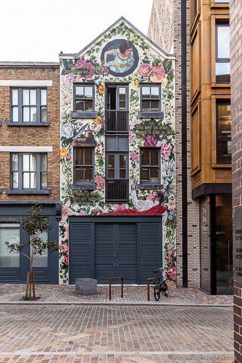 Shoreditch Secret Places In London, Fairytale Houses, London Neighborhoods, London Itinerary, Day Trips From London, Travel Guide London, Walks In London, Street Mural, Georgian Architecture