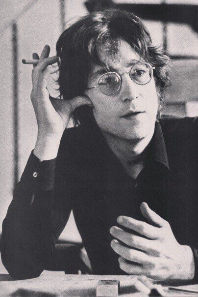 John Lennon Pictures, John Lennon 1970s, Jhon Lennon Wallpaper, Young John Lennon, John Lennon Pfp, John Lennon Aesthetic, John Lennon Glasses, Jhon Lennon, John Lemon