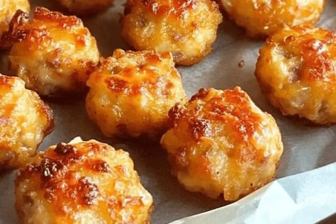 Try these crispy hashbrown & sausage bites! Perfect for breakfast or parties, they’re easy to make and packed with delicious flavor. Hash Brown Bites Recipe, Crunchy Hashbrown Sausage Bites, Crispy Hash Brown And Sausage Bites, Hashbrown Sausage Balls, Leftover Breakfast Sausage Recipes, Hashbrown Sausage Bites, Hash Brown Sausage Bites, Crispy Hashbrowns And Sausage Bites, Crispy Hashbrown Sausage Bites