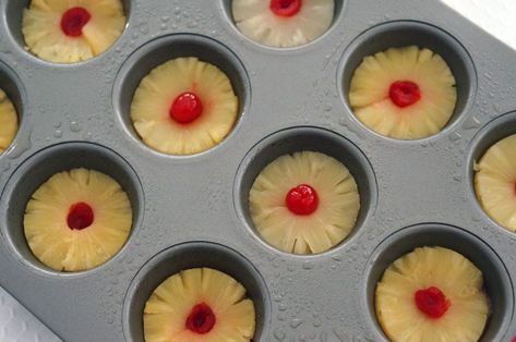 Upsidedown Pineapple Cupcakes, Pineapple Upside Down Bundt Cake Recipe, Upside Down Cupcakes, Mini Pineapple Upside Down Cakes, Pineapple Upside Down Cupcakes, Cake Mix Cupcakes, Pineapple Cupcakes, Luau Food, Yummy Deserts