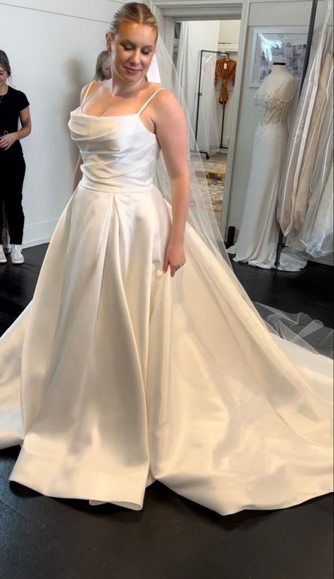 Simple Wedding Dresses Plus Size, Plus Size Bride Dress, Midsize Bride, Bridal Gowns Plus Size, Plus Size Brides, Wedding 2025, Dress Inspo, Marry You, Wedding Board