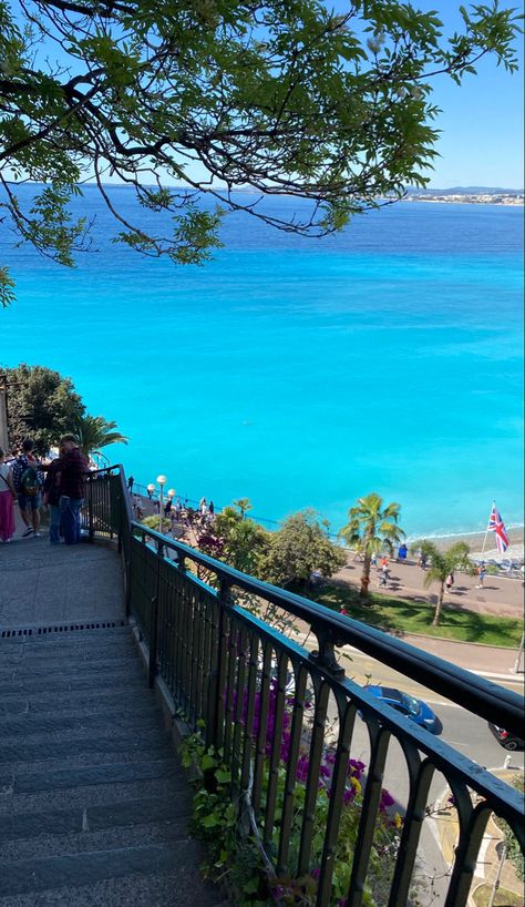 Nice, sud, bleu, mer, turquoise Photo Bleu, Photo Pinterest, Friend Group, French Riviera, Album Photo, South Of France, Bright Blue, Summer Beach, Summer Vibes