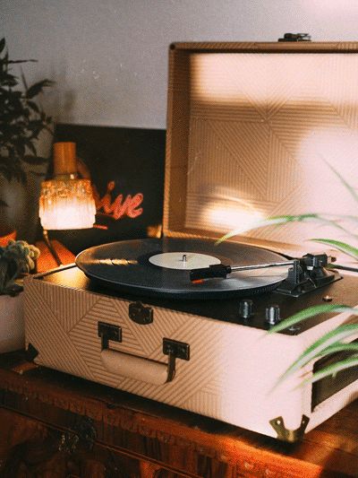 Urbanoutfitters Cinemagraph by apricotberlin. Record player music . the 1975 record. urban outfitters The 1975 Record, Record Gif, Cinemagraph Inspiration, Cinemagraph Gif, Live Backgrounds, Fotografi Urban, Vinyl Player, Good Morning Beautiful Pictures, Ideas Para Organizar