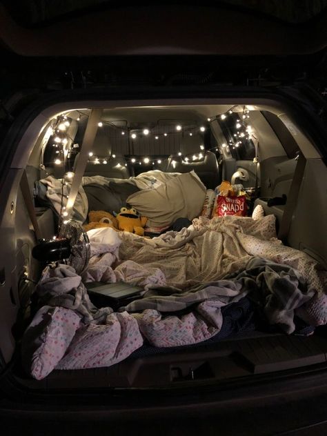 Car Sleepover, Car Movie, Dream Dates, Romantic Date Night Ideas, Car Deco, Cute Date Ideas, Fun Sleepover Ideas, Friend Activities, Sleepover Things To Do