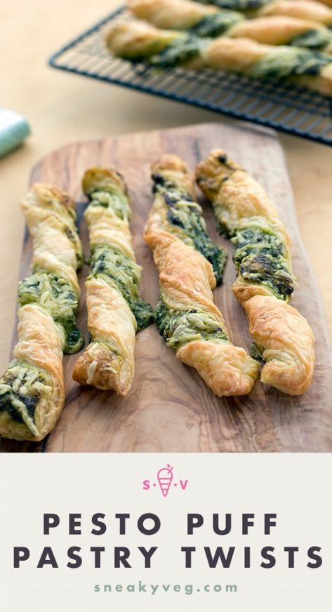 Pesto Puff Pastry, Pastry Twists, Puff Pastry Twists, Savory Puff Pastry, Pesto Cheese, Cheese Puff Pastry, Cheese Pastry, Savory Pastry, Savoury Baking