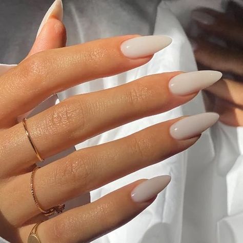 White Almond Nails, Milky Nails, Almond Shape Nails, Nagel Inspo, Cat Kuku, Stick On Nails, Nature Tattoos, Minimalist Nails, Chic Nails