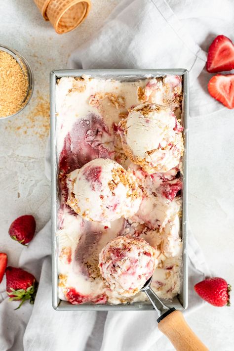 A deeply flavorful strawberry cheesecake ice cream that tastes just like your favorite dessert in this ultimate summer mash up Horchata Ice Cream, Churro Ice Cream Sandwich, Cheesecake Ice Cream Recipe, Easy Strawberry Cheesecake, Strawberry Cheesecake Ice Cream, Raspberry Crumble, Ice Cream Birthday Cake, Easy Ice Cream Recipe, Cheesecake Ice Cream