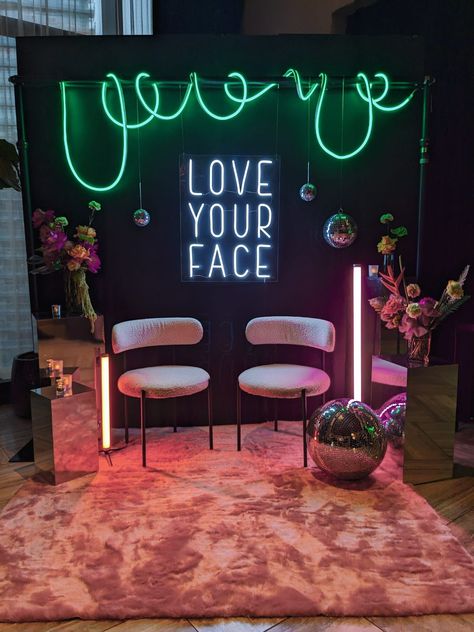 neon | disco | lighting | corporate | event | brand activation | impactful | floral | backdrop Modern Neon Decor, Branded Photo Backdrop, Corporate Christmas Party Ideas, Neon Photo Booth, Neon Backdrop, Corporate Event Ideas, Vintage Eclectic Decor, Podcast Room, Brand Activation Ideas