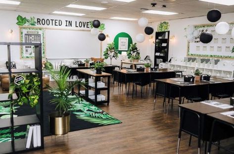 Class Decoration Ideas (Top Trends This Year) - Chaylor & Mads Natural Bulletin Board Ideas, Zen Classroom, Garden Classroom, Tropical Classroom, Plants Classroom, Rooted In Love, Modern Teacher, Teachers Room, Boho Classroom