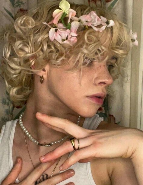 Blonde Male Face Claim Long Hair, Patroclus Face Claim, Dyed Dirty Blonde Hair, Male Curly Hair Drawing Reference, Nonbinary Face Claim, Masc Face Claims, Will Solace Face Claim, Blonde Boy Face Claim, Short Curly Blonde Hair Natural