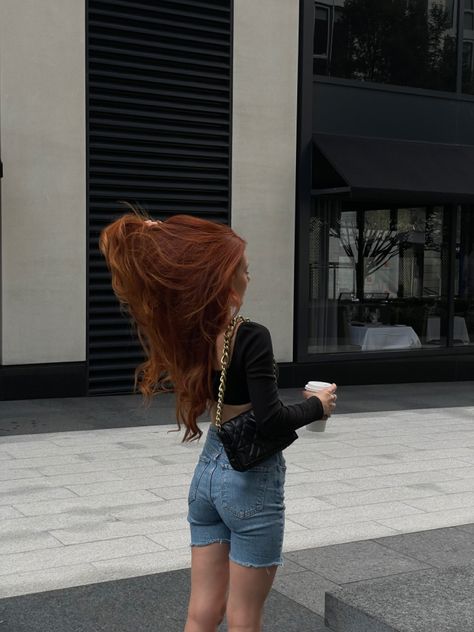 Copper Hair Aesthetic Outfit, Auburn Hair Girl Aesthetic, Red Hair Aesthetic Outfit, Red Hair Outfits Aesthetic, Copper Hair Outfits, Dark Red Hair Outfits, Long Red Hair Aesthetic, Auburn Hair Aesthetic, Cowgirl Red Hair