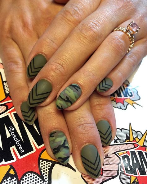 Wouldn't do camo, but I like the matte black and green together... @asabree on @seshamaria HELL YES! #nailchurch #fingerbang #fingerbangm #fingerbangportland #fingerbanggang Military Nails, Camo Nail Designs, Army Nails, Camouflage Nails, Camo Nails, Country Nails, Green Nail Designs, Black Nail, Creative Nails