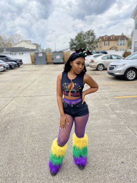 Mardi Gras Outfits For Women Casual, Mardi Grad Outfit, Mardi Gras Outfits Black Women, Parade Outfit Ideas, Mardi Gras Outfit Ideas, Mardi Gras Parade Outfit, Mardi Gras Attire, Mardi Gras Makeup, Mardi Gras Diy