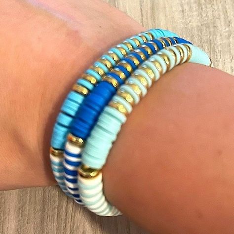 Heishi Jewelry, Disc Style, Clay Bead Necklace, Heishi Bracelet, Braces Colors, Stack Bracelets, Bracelet Inspo, Bracelets Ideas, Friendship Bracelets With Beads