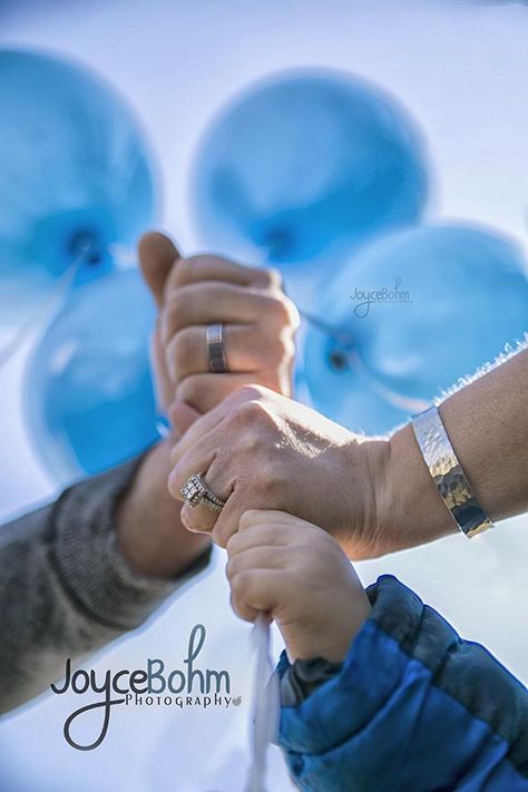 Gender Reveal, Photography www.joycebohmphotography.com Photo Gender Reveal Ideas, Gender Reveal Family Pictures, Gender Reveal Photo Shoot With Sibling, Family Gender Reveal Ideas Photo Shoot, Gender Reveal Shooting Ideas, Gender Reveal Shoot, Gender Reveal Pictures With Siblings, Gender Reveal Photoshoot With Siblings, Gender Reveal Ideas Photoshoot