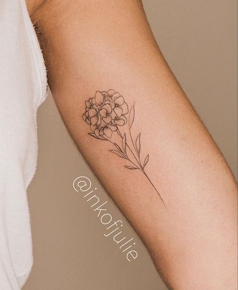 Hydrangea Tattoo Black, Hydrangea Flower Tattoo, Geranium Tattoo, Hase Tattoos, Hydrangea Tattoo, Black And Gray Tattoos, Tattoos Hand, Flores Tattoo, Buddha Tattoos