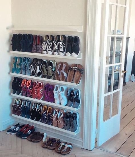 Do you keep your shoes piled in the front entryway? Do you have some on your bedroom floor, by the front door, and in the basement?  Why not orga... | 6-Try-Upright-Shelves-for-Narrow-Hallways #storage #shoestorage #shoestorageideas #shoestoragebox #shoestorageboxes #shoestorageph #shoestoragebench #shoestoragecustom #shoestoragesolutions #shoestoragecabinet #shoes #DecoratedLife Bilik Lelaki, Shoe Organizer Ideas, Shoe Organization Diy, Projek Kayu, Rumah Moden, Shoe Storage Ideas, Diy Shoe Storage, Diy Shoe Rack, Closet Shoe Storage