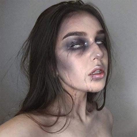 Zombie Girl Makeup, Halloween Nurse Makeup, Zombie Bride Makeup, Pretty Zombie Makeup, Maquillage Halloween Zombie, Zombie Hair, Girl Halloween Makeup, Zombie Halloween Makeup, Creative Halloween Makeup