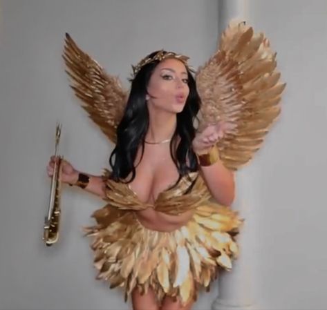 Amber Scholl Halloween, Black Goddess Costume, Golden Angel Costume, Gold Angel Costume, Gold Goddess Costume, Halloween Costumes For Party, Diy Greek Goddess Costume, Gold Halloween Costume, Greek Goddess Halloween Costume