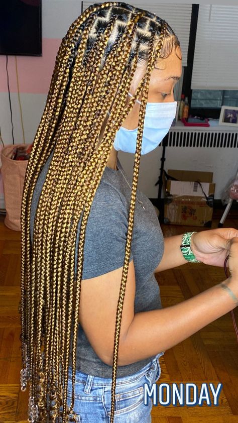 Golden Knotless Braids, 27 Knotless Braids Color, Notlessbox Braids With Color, Medium Blonde Knotless Braids, 27 Color Knotless Braids, Gold Knotless Braids, Color 27 Knotless Braids, Honey Blonde Knotless Braids, Honey Blonde Braids