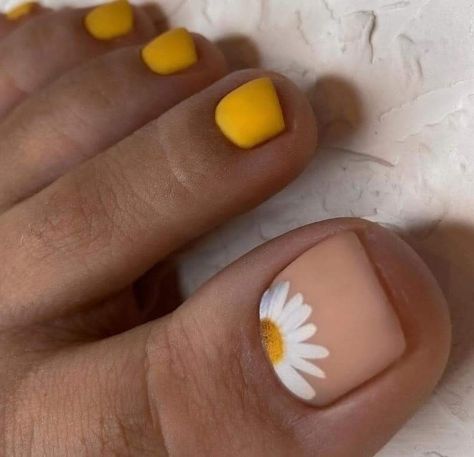 Pedicure Ideas Shellac, Pedicure Sunflower Design, Jell Manicure Ideas, Nails For Trip To Greece, Toenail Nail Art, Bright Toenails For Summer, Cute Summer Toenails, Pedicure Summer Ideas, Summertime Nails Designs