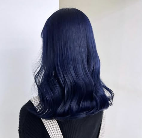 Navy Blue Hair Short, Short Wavy Purple Hair, Navy Purple Hair, Neon Blue Hair Color, Inner Dyed Hair, Warm Blue Hair, Blue Hair Black Roots, Navy Blue Hair Aesthetic, Blue Layered Hair