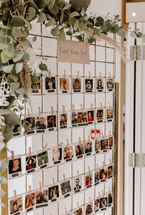 Funny table plan idea with pictures of the guests and their nicknames Photo Table Seating Plan, Personal Seating Chart, Polaroid Photo Box Wedding, Photo Table Plan Wedding, Table Plan Banquet Style, Wedding Ideas Table Plan, Unique Seating Plan Wedding, Wedding Guest Sitting Plan, Table Plan Board Wedding