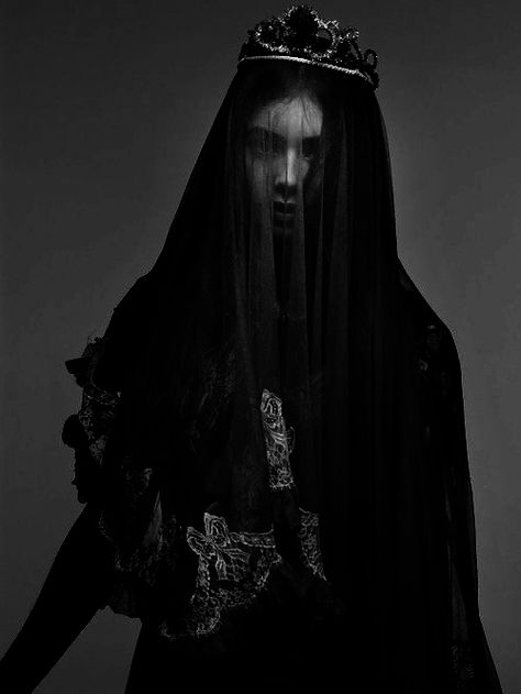 the dark queen Fairy Kingdom, Imagenes Dark, Lady Macbeth, Dark Queen, Yennefer Of Vengerberg, 다크 판타지, Arte Obscura, High Fantasy, Dark Photography