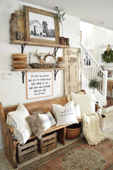 Traditional Farmhouse Decor, Ingangs Decor, Farmhouse Interior, Rustic Living Room, Country Farmhouse Decor, Cool Ideas, Retro Home Decor, Rustic Farmhouse Decor, Farmhouse Living