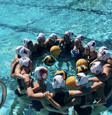 Water Polo Aesthetic, Waterpolo Aesthetic, Water Polo Girls, Women's Water Polo, Swimming Jokes, Water Polo Players, Swimmers Life, Swim Life, Polo Outfit