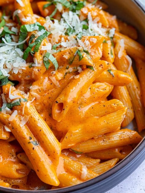 Favorite Dinner Recipes, Unique Pasta, Authentic Italian Recipes, Red Pepper Recipes, Red Pasta, Penne Pasta Recipes, Roasted Red Pepper Pasta, Red Pepper Pasta, Cabbage Salad Recipes