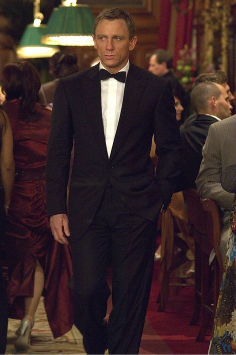 Craig 007, James Bond Daniel Craig, 007 Casino Royale, Daniel Craig 007, Bond Style, Casino Costumes, James Bond Style, Casino Royale Dress, Daniel Craig James Bond