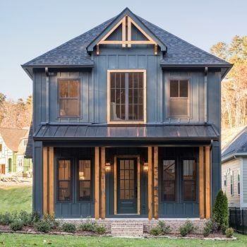 Black Modern Farmhouse, Black Houses, Paint Your House, Grey House, Urban Farmhouse, Farm Ideas, Cobble Hill, Entrance Porch, Vacation House