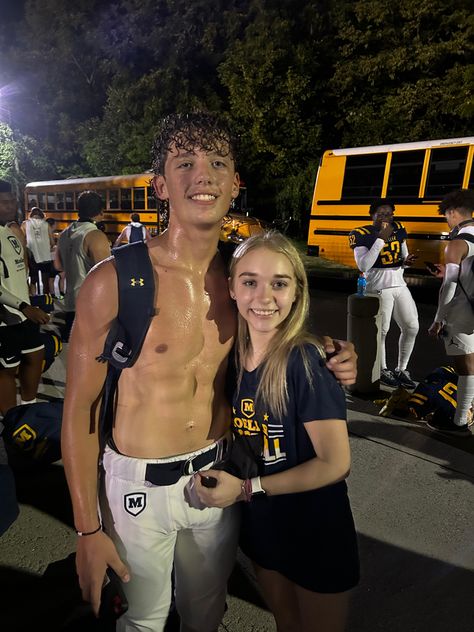 Cheerleader And Bf Pics, Bf N Gf Goals, Volleyball Gf And Football Bf, Football Boyfriend Pictures, Highschool Couple Goals, Buff Bf Small Gf, Cheer Gf And Football Bf, Highschool Football Player, Baseball Bf And Gf Pics