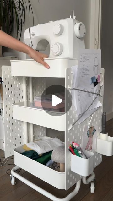 Lizzie on Instagram: "Who else can relate to the struggle keeping track of sewing tools in a small space? 🙋🏻‍♀️ Living in a small apartment means getting creative with space – no sewing room, no problem! My sewing trolley is really a lifesaver for me, carrying allllll my essentials and making it easy to move around. Let me know your tips for staying organized in the comments!  . #sewingorganizer #sewingtipsandtricks #sewingtools #sewinggoals #sewingtutorial #lovesewing #fashiondesignerlife #sewingdiy #sewinghacks #sewingproject #memadewardrobe #sewingpattern" Sewing Storage Small Space, Sewing Organization Small Space, Sewing Areas For Small Spaces, Small Sewing Room Organization, Sewing Station Ideas Small Spaces, Sewing Trolley, Sewing Cart, Sewing Machine Storage, Sewing Studio Space